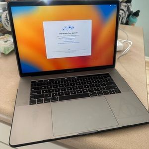 Apple Macbook Pro (14,3) Core i7 2.8 GHz 15" Touch (Mid 2017)